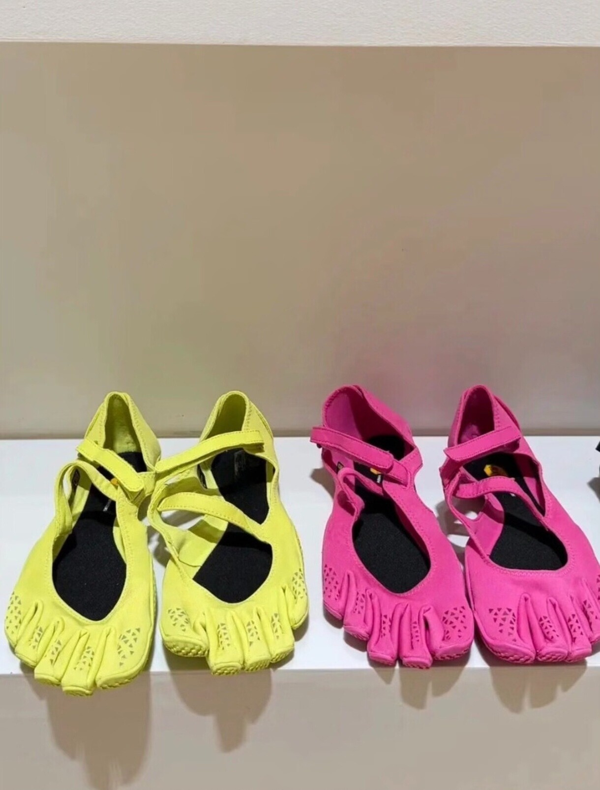 オリジナルファイブフィンガーズ レディーススニーカー トレー - Sneaker Care Set のレビューと価格